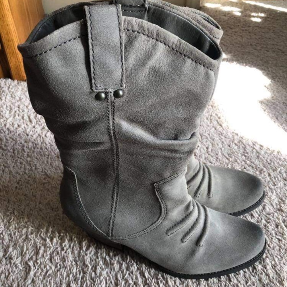 BCBG Holland Boots NWT